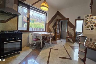 Casă cu 5 camere cu Teren 456 Mp în Central