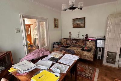Casă cu 3 camere cu Teren 300 Mp în Central