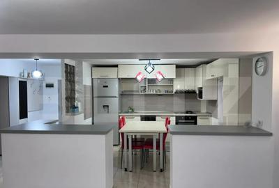 Apartament cu 4 camere decomandat, mobilat în Micro 3 - 3