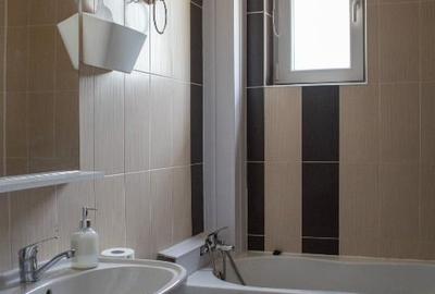 Casă multifuncțională P+1+M - 10 camere, 2 bucătării, living spațios - 10