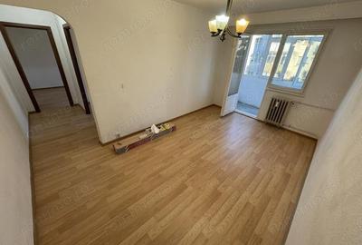 Apartament cu 3 camere semidecomandat în Km 4 - 1