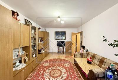 Apartament cu 3 camere decomandat în Lazaret - 1