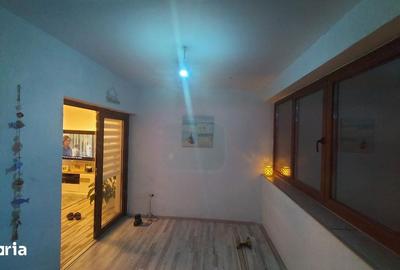 Casă cu 7 camere cu Teren 270 Mp în Lumina - 1