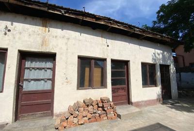 Casa renovabila/demolabila, singur in curte. 63 000 E. Comision 0. - 2