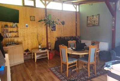 Casă cu 3 camere cu Teren 1400 Mp în Central - 1
