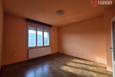 Casă individuală cu 7 camere cu Canalizare în UTA - 12