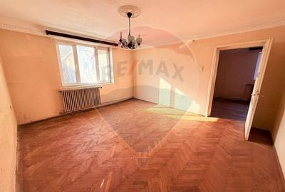 Casă de vanzare cu curte | 4 camere | Zona Gorjului | Teren generos - 6