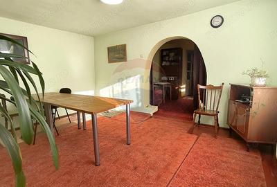 Casă cu 3 camere cu Teren 1418 Mp în Brateiu - 10