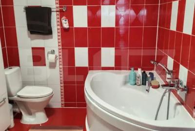 Apartament cu 3 camere semidecomandat în Central
