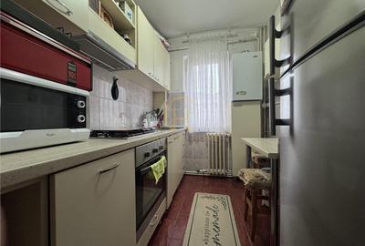 Apartament cu 2 camere semidecomandat, mobilat în Mircea cel Bătrân