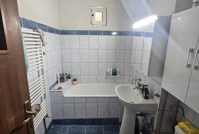 Apartament cu 3 camere decomandat în 1 Mai