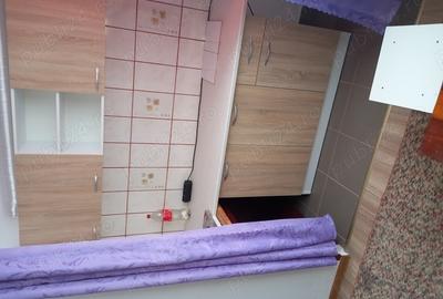 Gars sud 21 mp. Etaj 2, de pe revolu?iei langa circa sud - 8