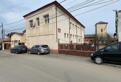 Spațiu comercial, de 610 mp, în Central - 3