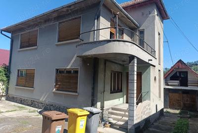 Casă cu 6 camere cu Teren 450 Mp în Central - 3