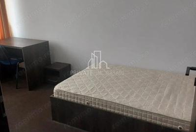 Apartament cu 5 camere decomandat în 7 Noiembrie - 2