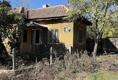 Casă cu Teren 1800 Mp în Giurgița - 1
