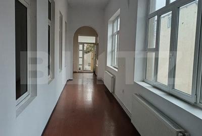 Casa cu 4 camere, 191 mp, zona Centrala, 0% Comision - 2