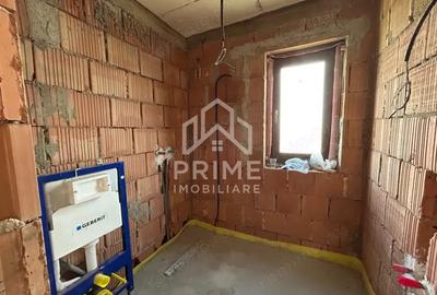 Casă cu 5 camere cu Teren 425 Mp în Micești