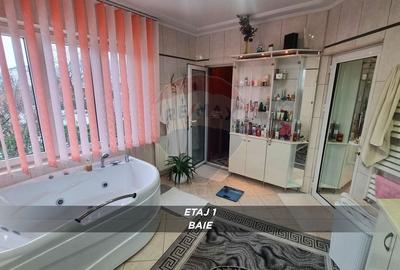 Casă cu 10 camere cu Teren 750 Mp în Central - 20