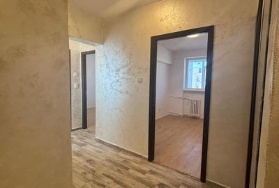 Apartament cu 3 camere decomandat în Colentina