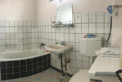 Casă cu 3 camere cu Teren 3920 Mp în Central - 3