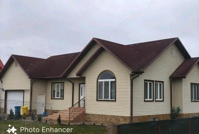 Casă cu Teren 3000 Mp în Central - 1