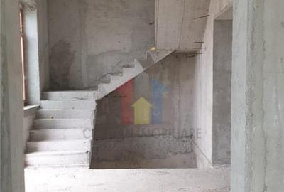 Casă cu 10 camere cu Teren 466 Mp în Central - 13