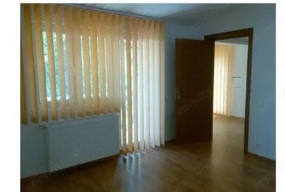 Casă cu 4 camere cu Teren 100 Mp în Moșilor - 2