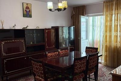 Închiriez apartament cu 3 camere. - 2