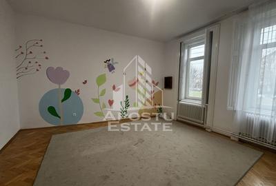 Casa partial mobilata, curte proprie,  zona Lunei - 12