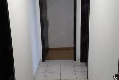 Apartament cu 3 camere decomandat în Berceni