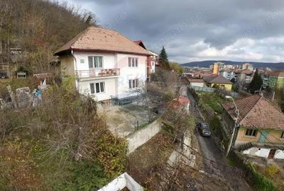 Casă cu 5 camere cu Teren 250 Mp în Exterior Sud - 2