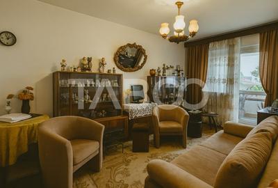 Apartament decomandat Strand 2 camere balcon etaj intermediar 3 - 6