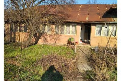 Casă cu Teren 1500 Mp în Central - 1