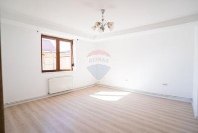 Casă cu 6 camere cu Teren 380 Mp în Nord-Est - 5