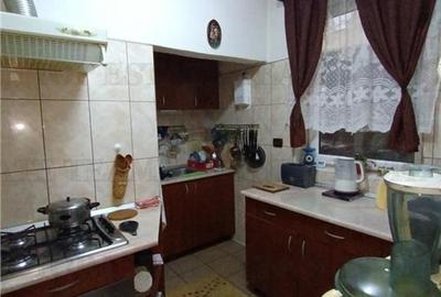 Vila cu aspect de conac in centrul Ploiestiului, ideala pentru locuinta, birou s - 17