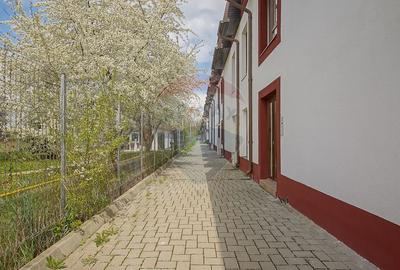 Apartament cu 3 camere decomandat, mobilat în Tractorul - 12