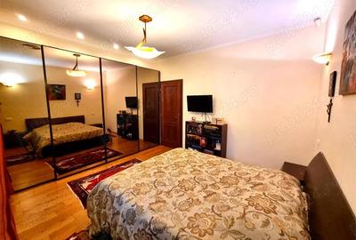 Casă cu 6 camere cu Teren 1756 Mp în Central - 2