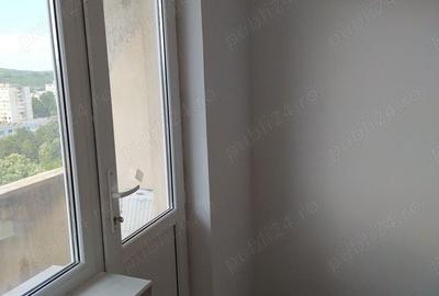 Apartament cu 3 camere decomandat în Onești - 10