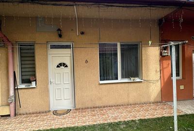 Apartament cu 3 camere semidecomandat, mobilat în Central