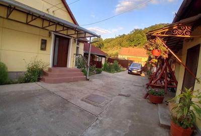 Casă cu 4 camere în Central