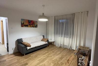 Apartament cu 3 camere semidecomandat în Ștefan cel Mare
