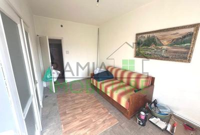 Apartament cu 2 camere decomandat în Tractorul