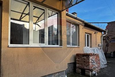 Casă cu 4 camere cu Teren 572 Mp în Central