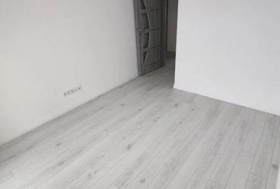 Apartament cu 4 camere decomandat în Tineretului
