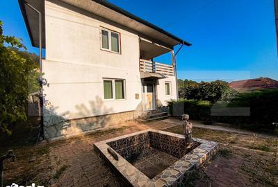 Casă cu 4 camere cu Teren 1650 Mp în Central