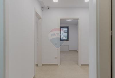 Apartament cu 9 camere decomandat în Astra - 8