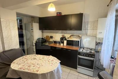Apartament cu 3 camere semidecomandat în Micro 16 - 2