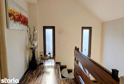 Casă cu 5 camere cu Canalizare în Central - 4