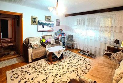 Apartament cu 3 camere de vanzare in zona Micro 5 - 1